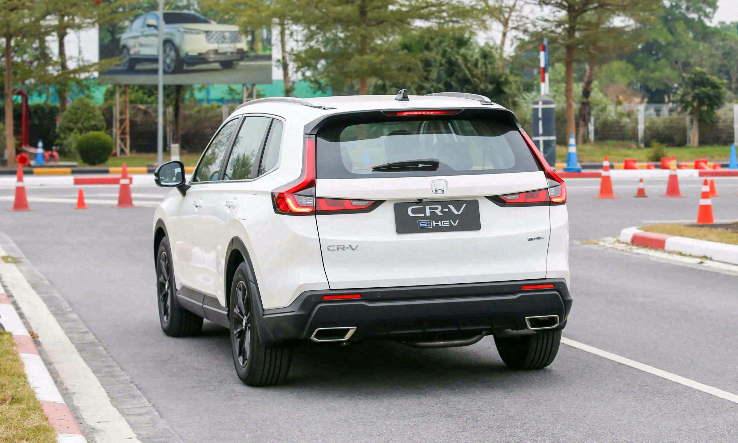 Giá xe Honda CR-V mới nhất 2026: bảng giá niêm yết, giá lăn bánh và thông số chi tiết