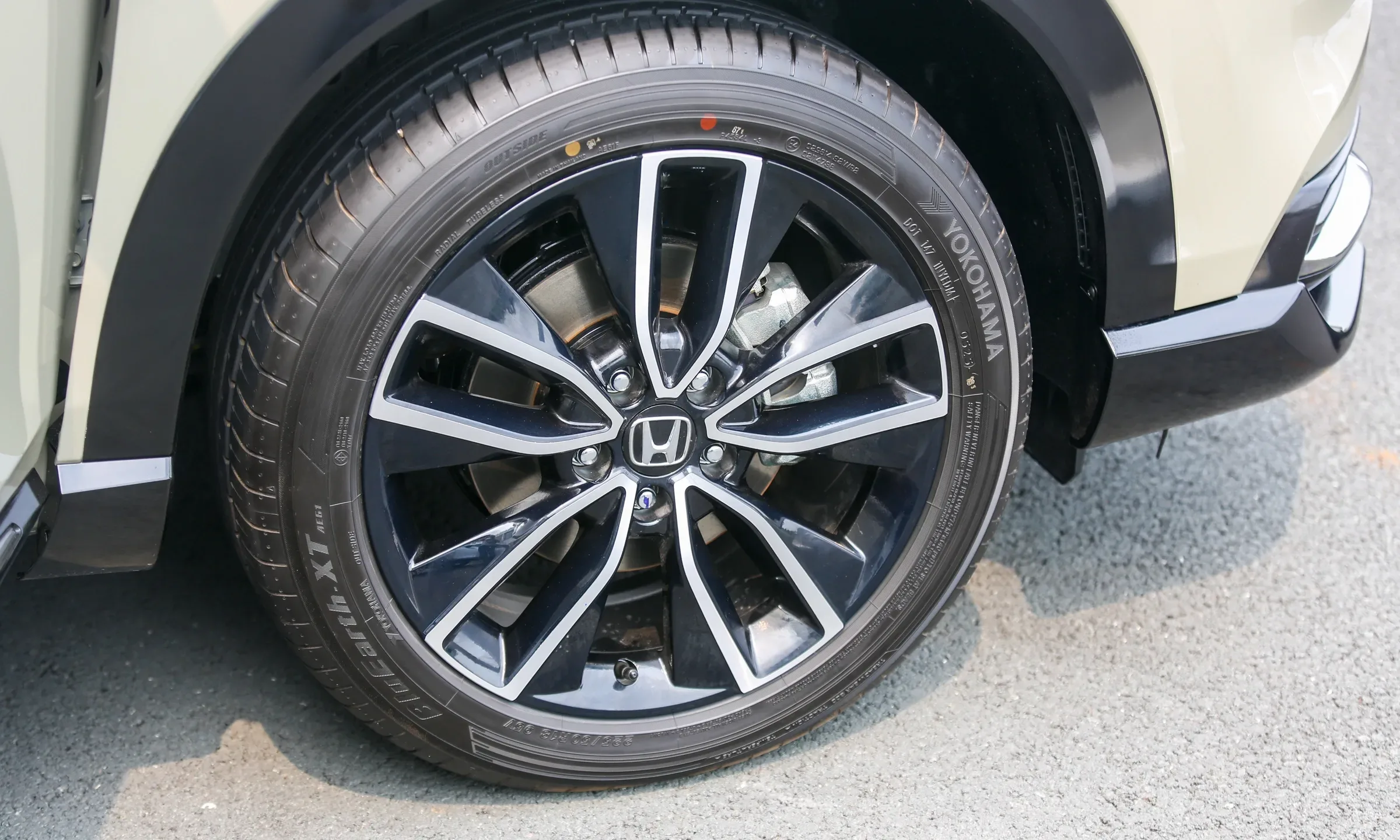 Giá xe Honda HR-V mới nhất 2026: bảng giá niêm yết, giá lăn bánh và thông số chi tiết