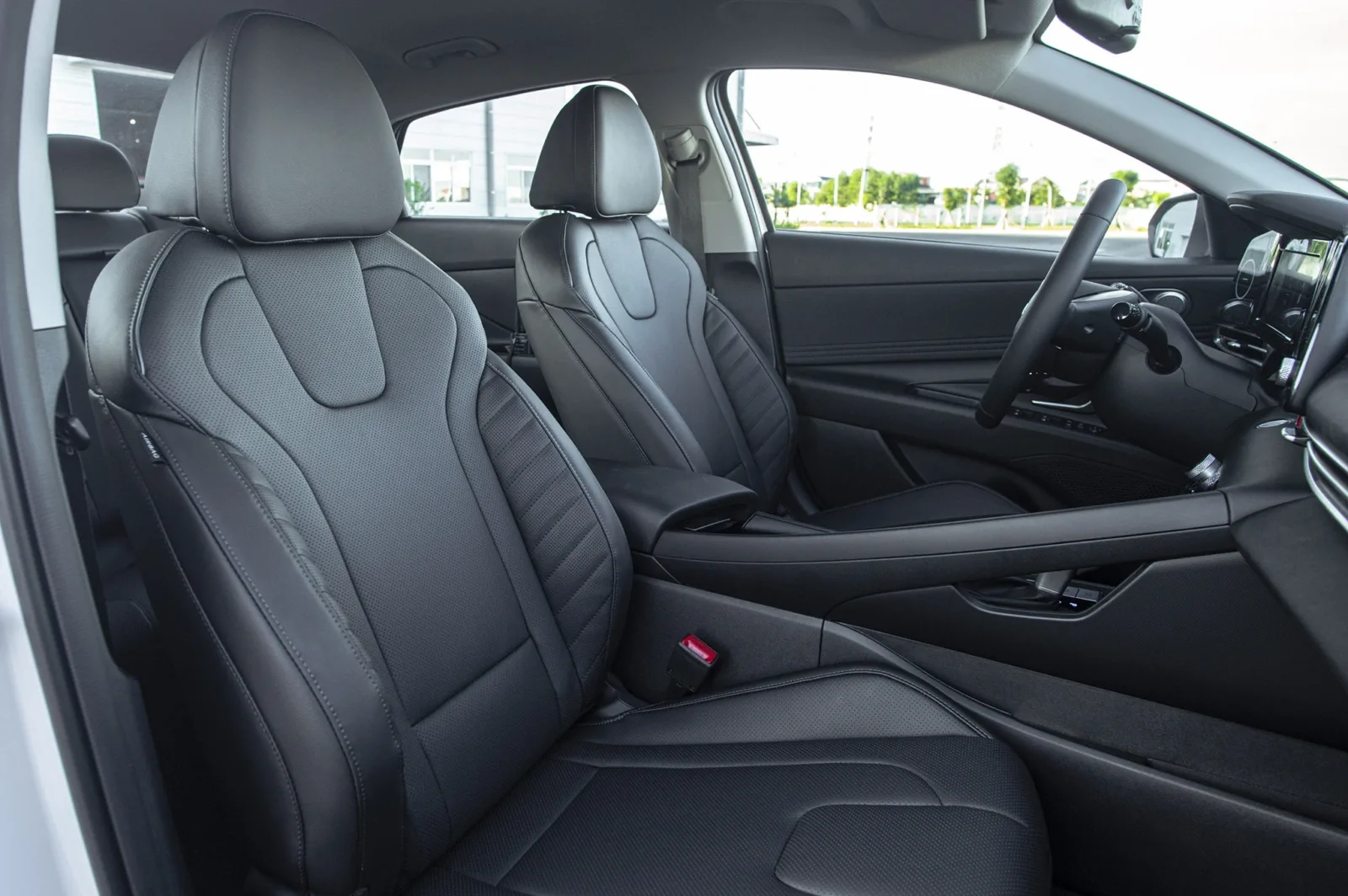 Giá xe Hyundai Elantra 2026 mới nhất: Bảng giá niêm yết, giá lăn bánh và ưu đãi