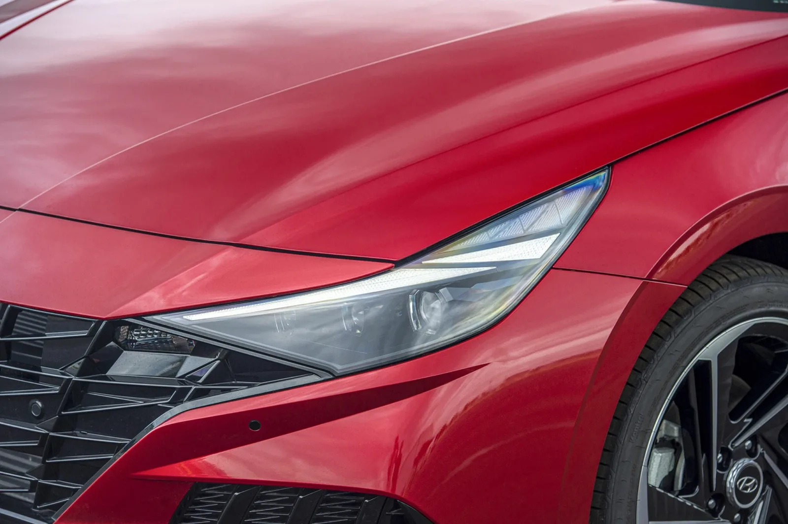 Giá xe Hyundai Elantra 2026 mới nhất: Bảng giá niêm yết, giá lăn bánh và ưu đãi