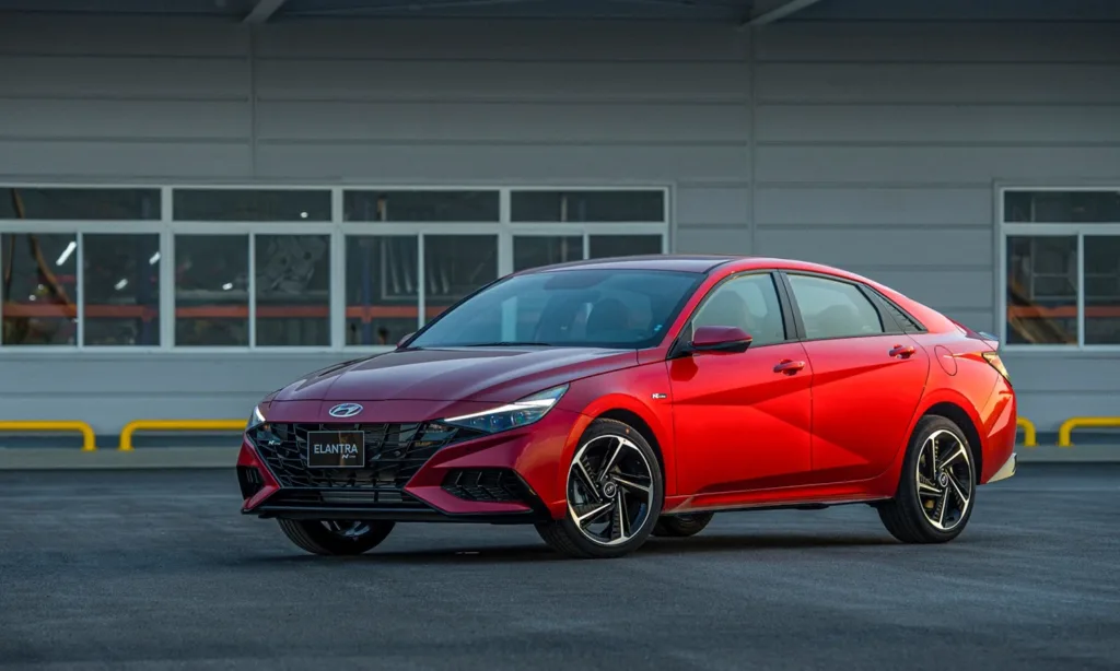 Giá xe Hyundai Elantra 2026 mới nhất: Bảng giá niêm yết, giá lăn bánh và ưu đãi