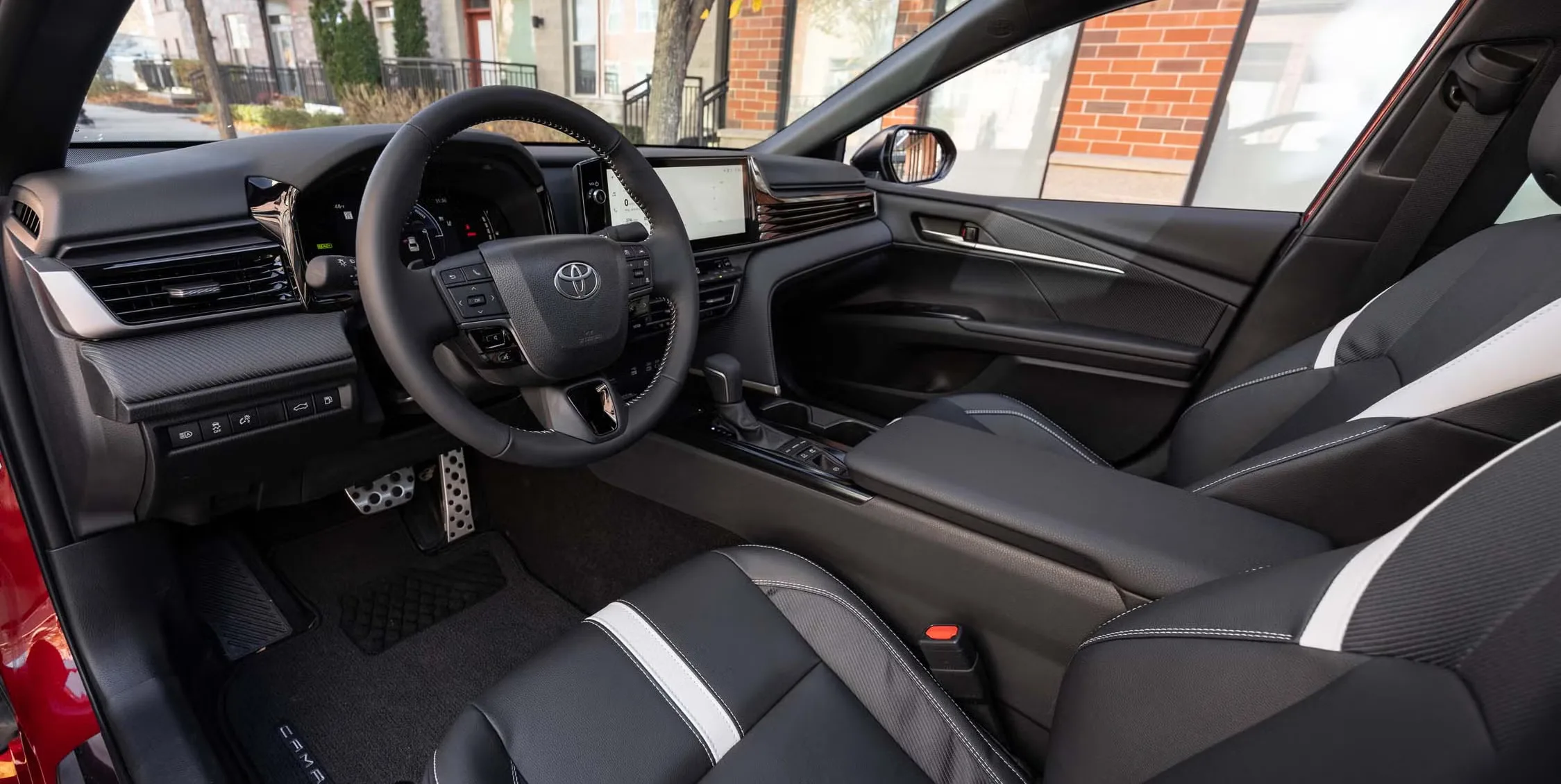 Giá xe Toyota Camry 2026: Bảng giá niêm yết, lăn bánh và thông số mới nhất