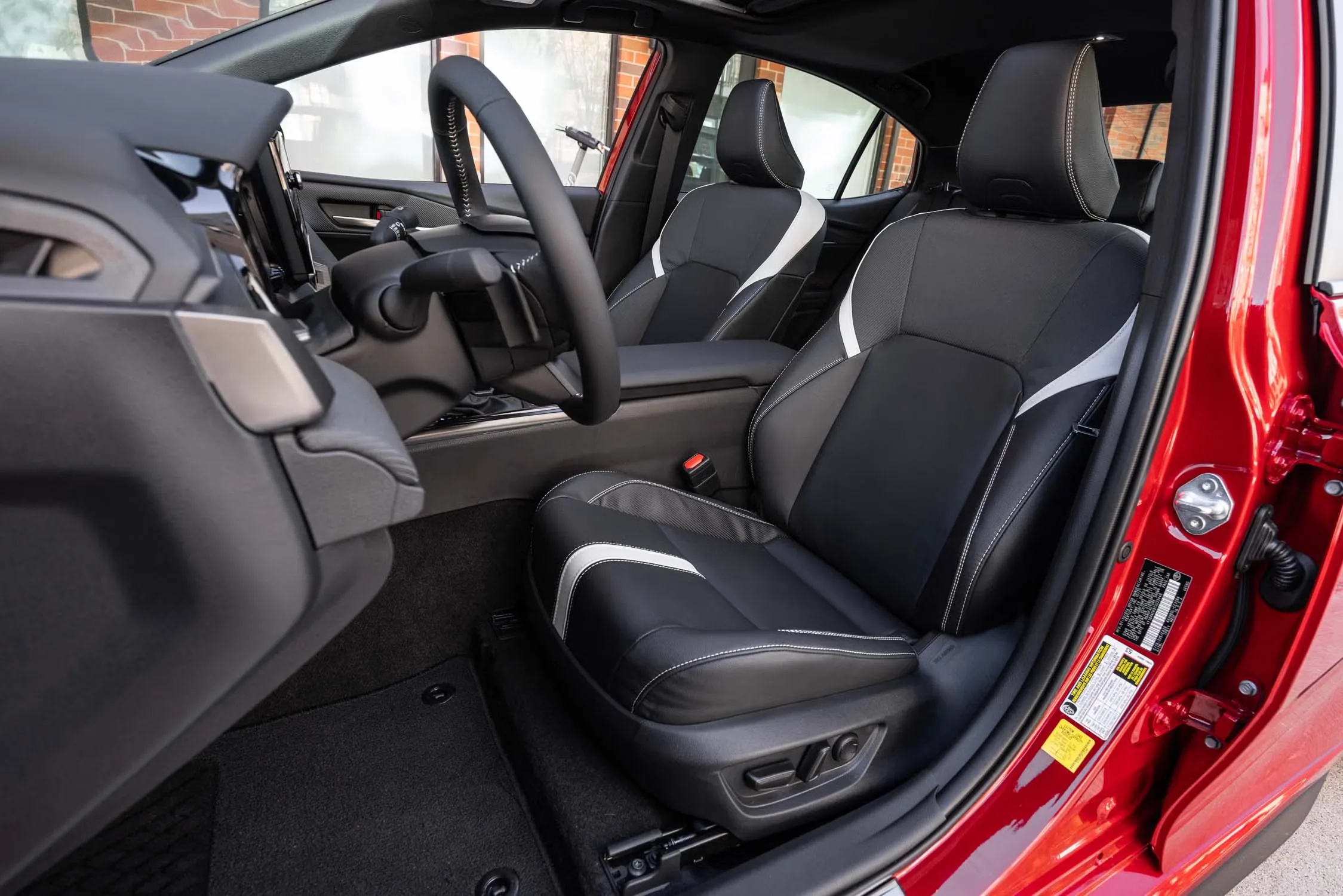 Giá xe Toyota Camry 2026: Bảng giá niêm yết, lăn bánh và thông số mới nhất
