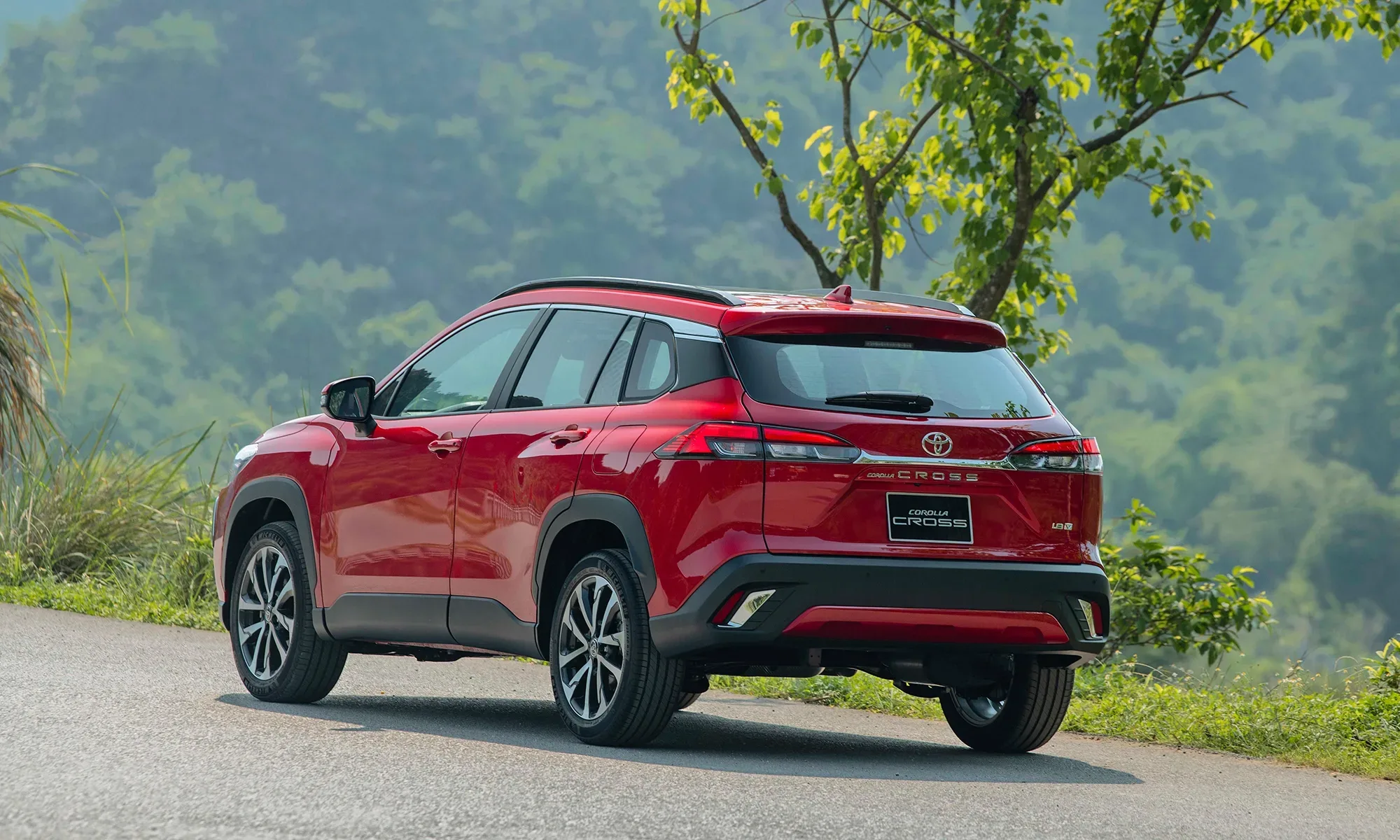 Giá xe Toyota Corolla Cross 2026: Bảng giá niêm yết, lăn bánh và thông số mới nhất