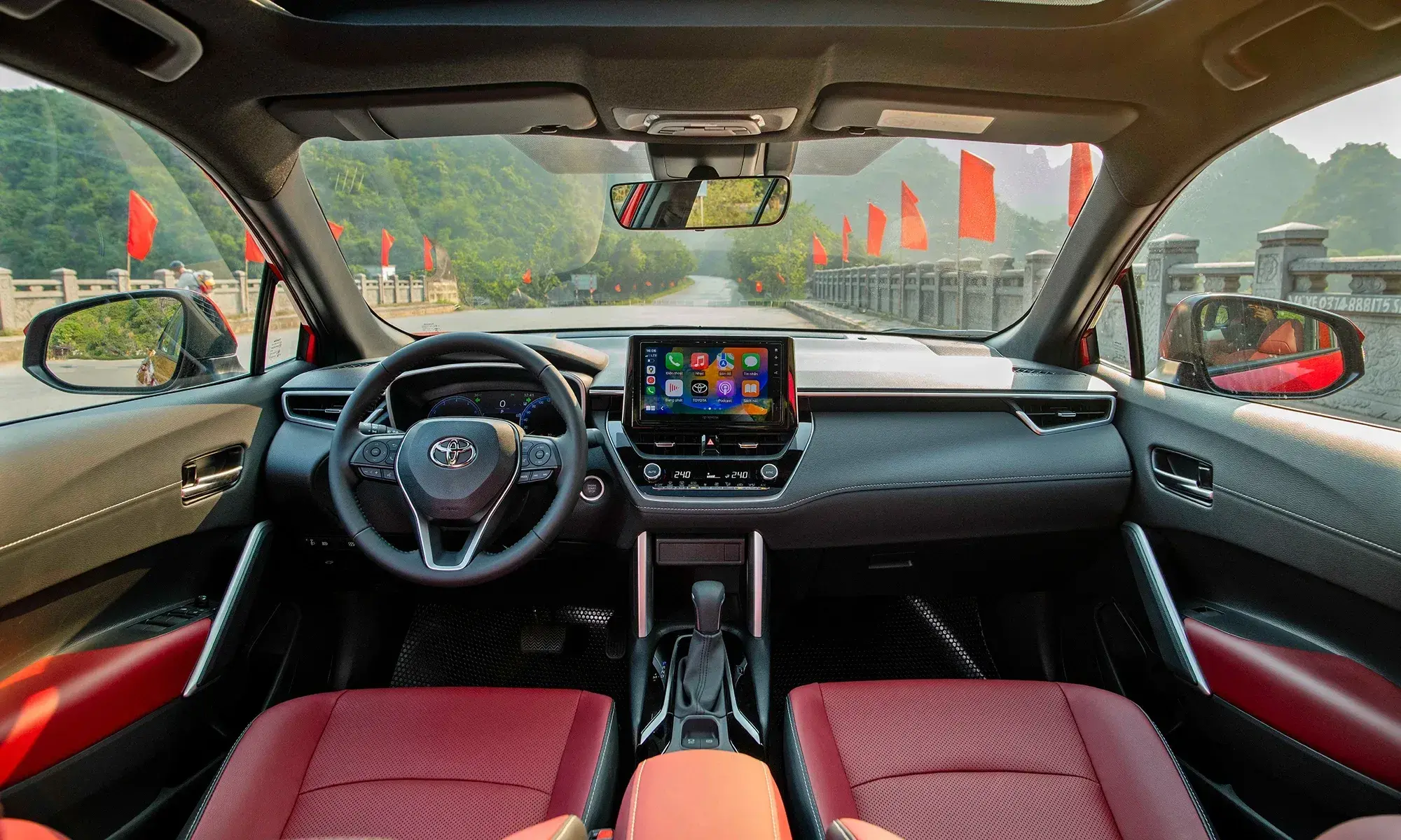 Giá xe Toyota Corolla Cross 2026: Bảng giá niêm yết, lăn bánh và thông số mới nhất