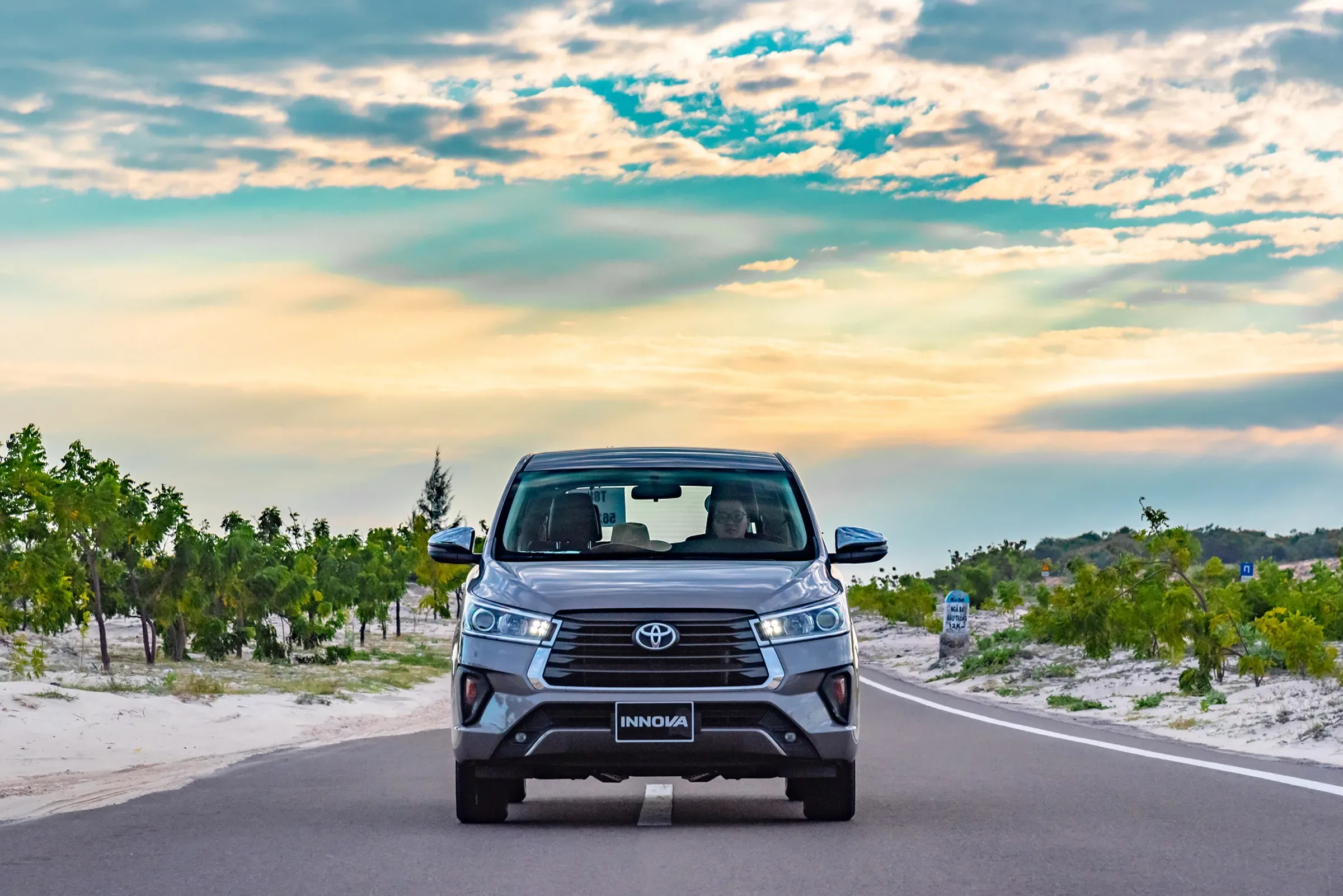 Giá xe Toyota Innova 2026: Bảng giá niêm yết, lăn bánh và thông số mới nhất