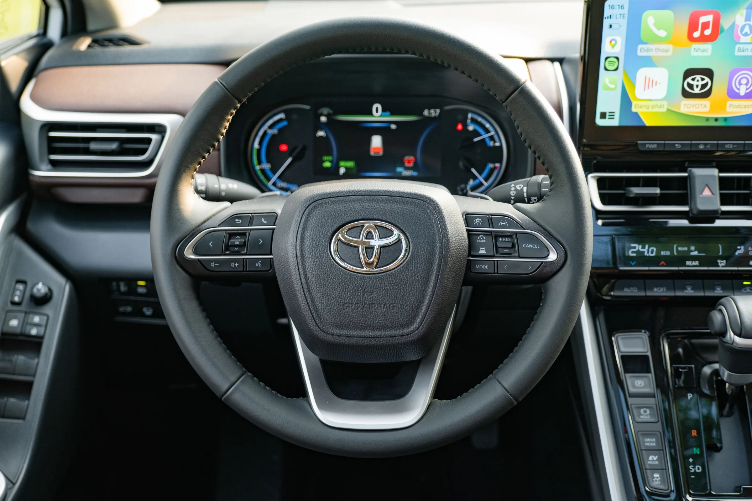 Giá xe Toyota Innova Cross 2026: Bảng giá niêm yết, lăn bánh và thông số mới nhất
