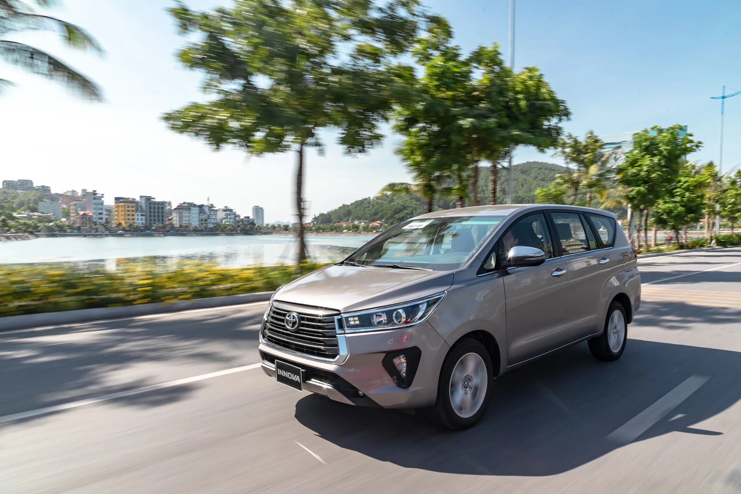 Giá xe Toyota Innova 2026: Bảng giá niêm yết, lăn bánh và thông số mới nhất