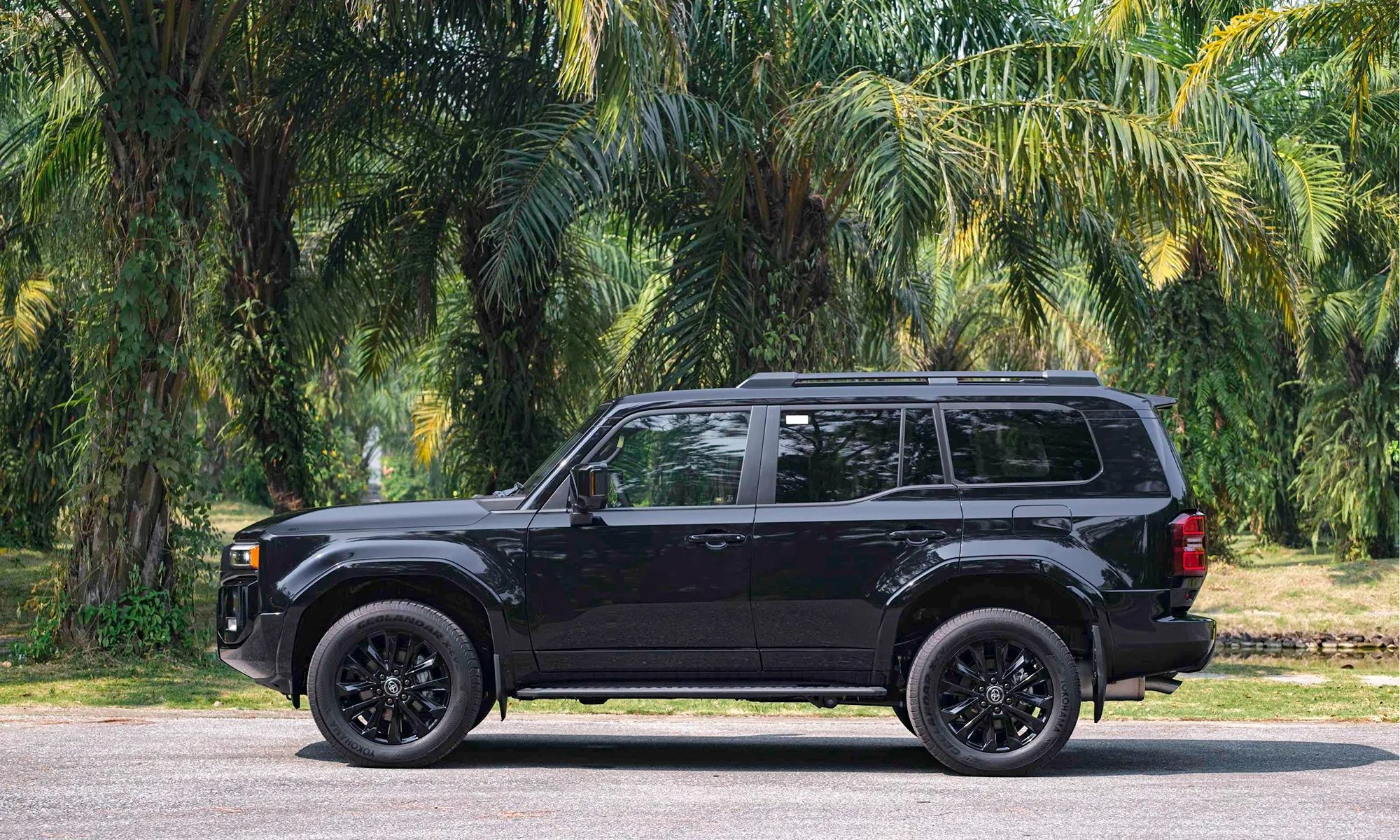 Giá xe Toyota Land Cruiser Prado 2026 mới nhất tại Việt Nam