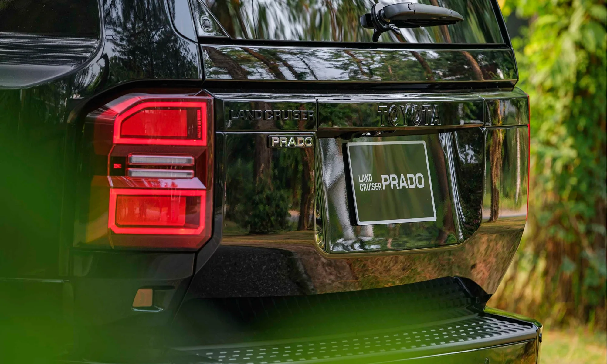 Giá xe Toyota Land Cruiser Prado 2026 mới nhất tại Việt Nam