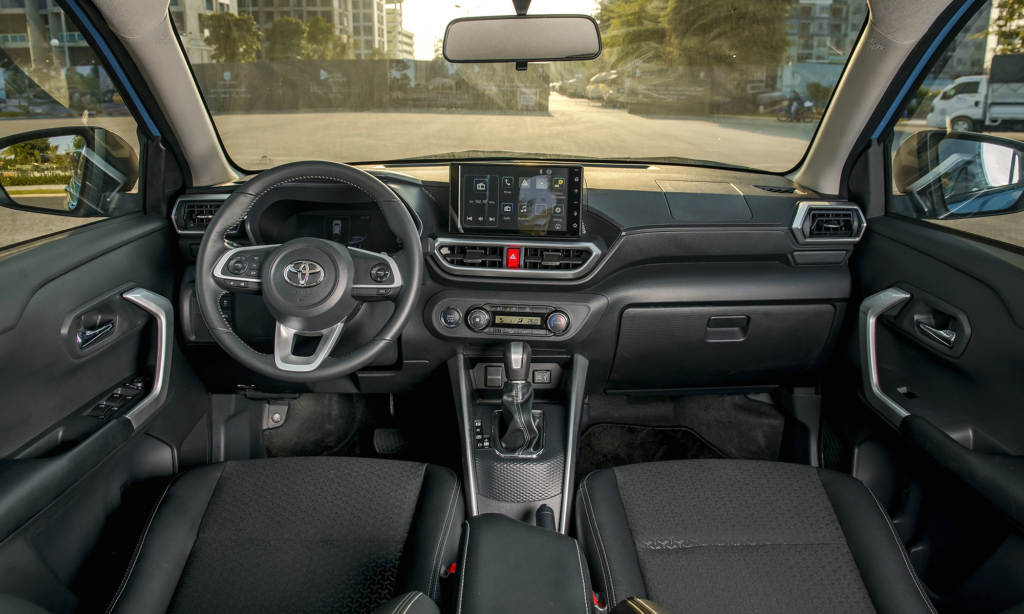 Giá xe Toyota Raize 2026: Niêm yết, Lăn bánh & Ưu đãi mới nhất