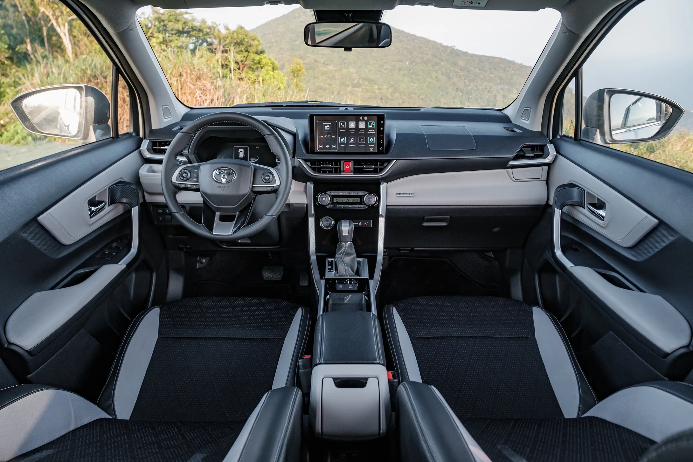 Giá xe Toyota Veloz Cross 2026: Bảng giá niêm yết, lăn bánh và ưu đãi mới nhất