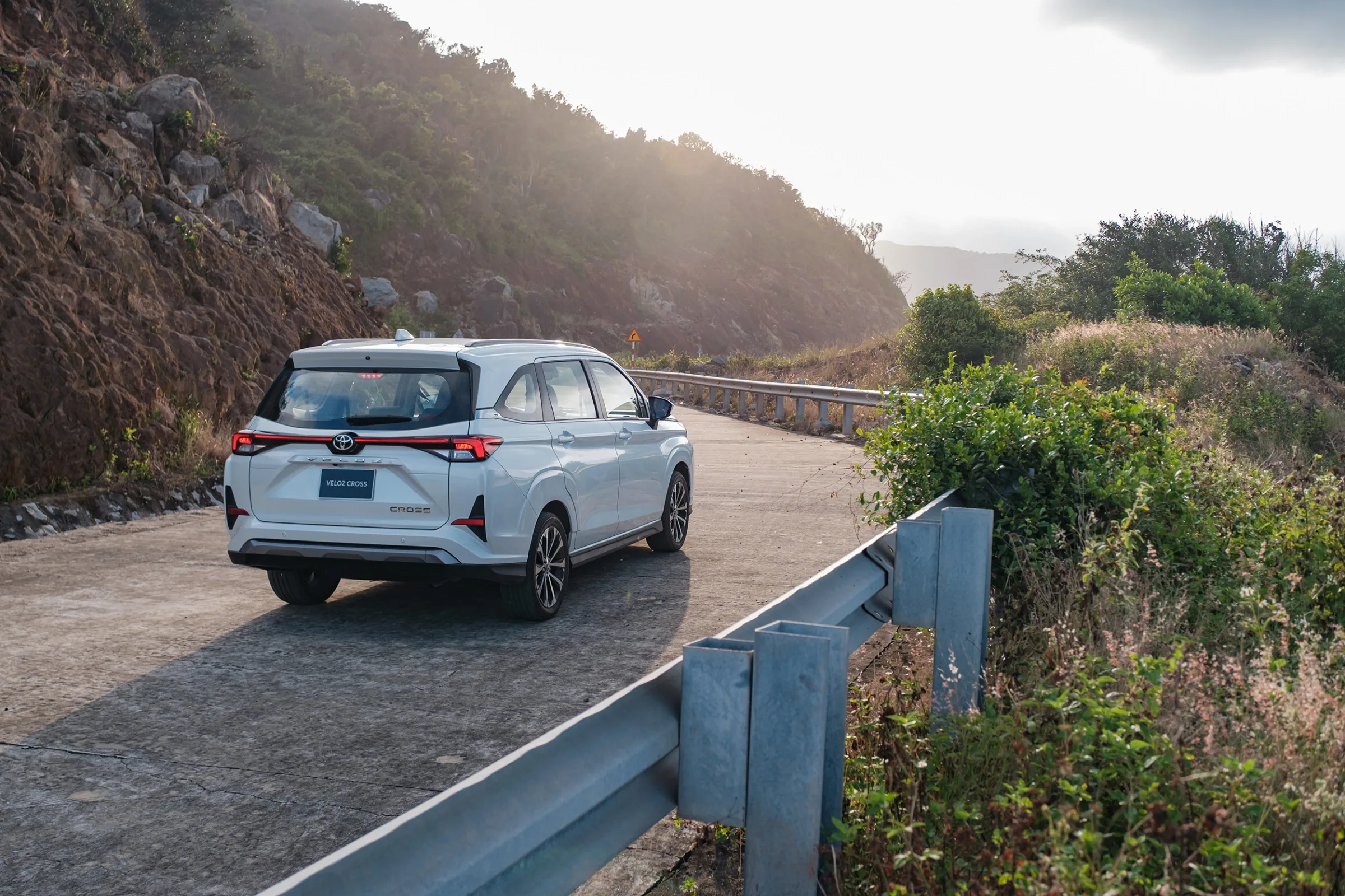 Giá xe Toyota Veloz Cross 2026: Bảng giá niêm yết, lăn bánh và ưu đãi mới nhất