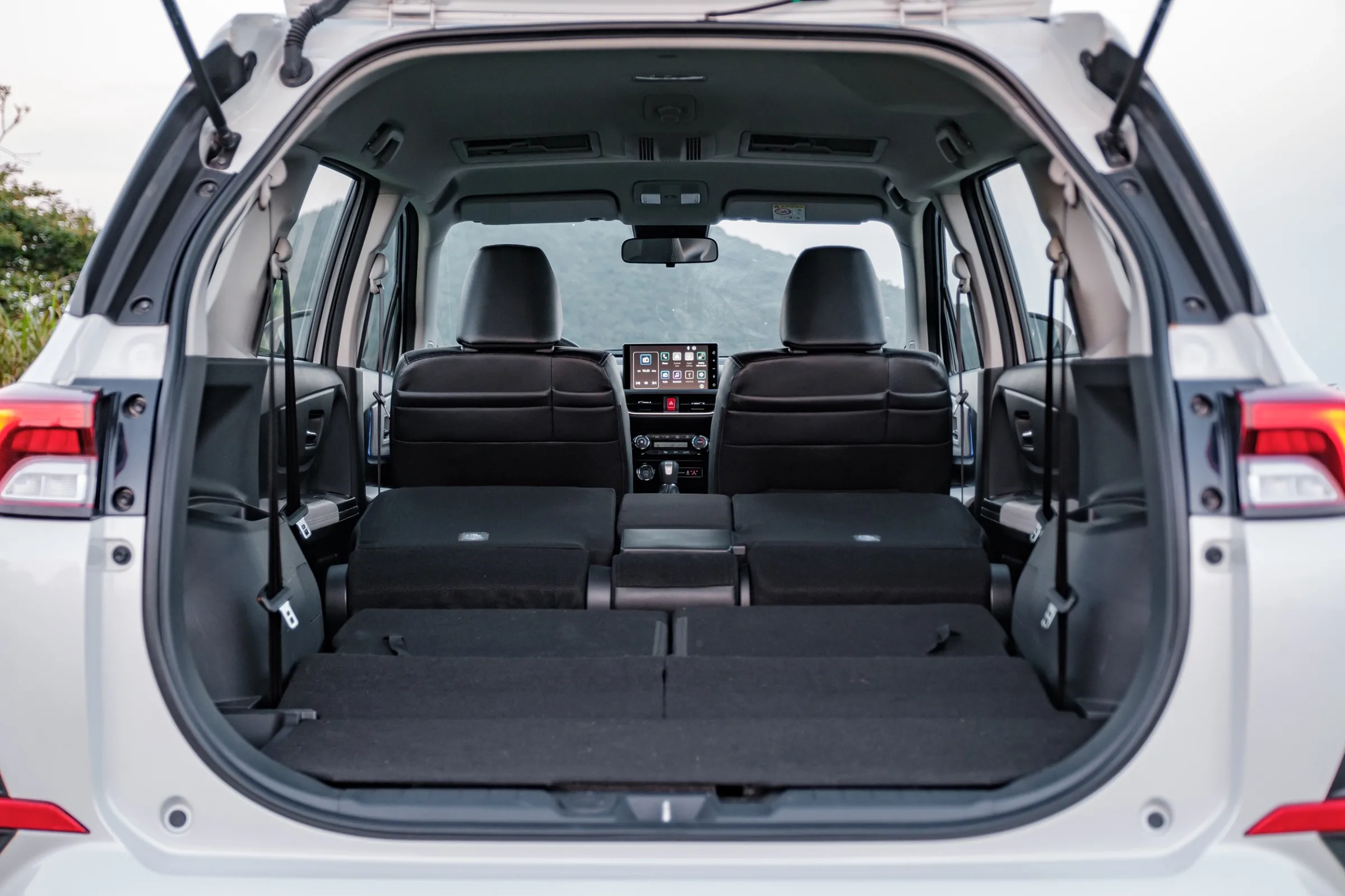 Giá xe Toyota Veloz Cross 2026: Bảng giá niêm yết, lăn bánh và ưu đãi mới nhất