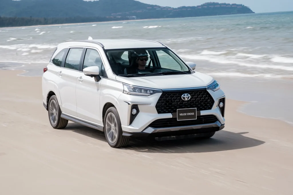 Giá xe Toyota Veloz Cross 2026: Bảng giá niêm yết, lăn bánh và ưu đãi mới nhất