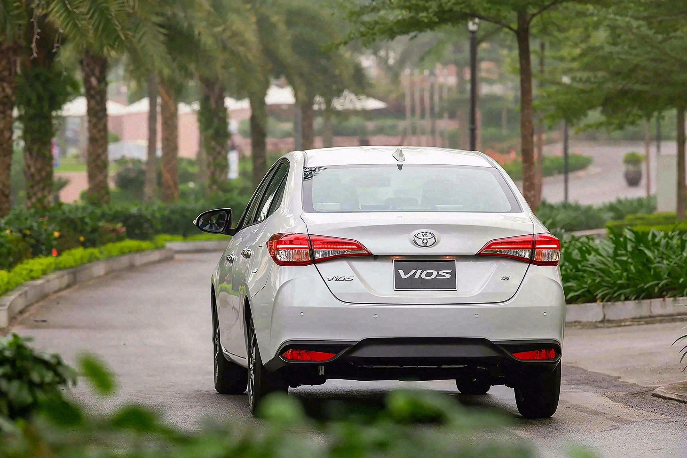 Giá xe Toyota Vios 2026: Niêm yết, Lăn bánh & Ưu đãi mới nhất