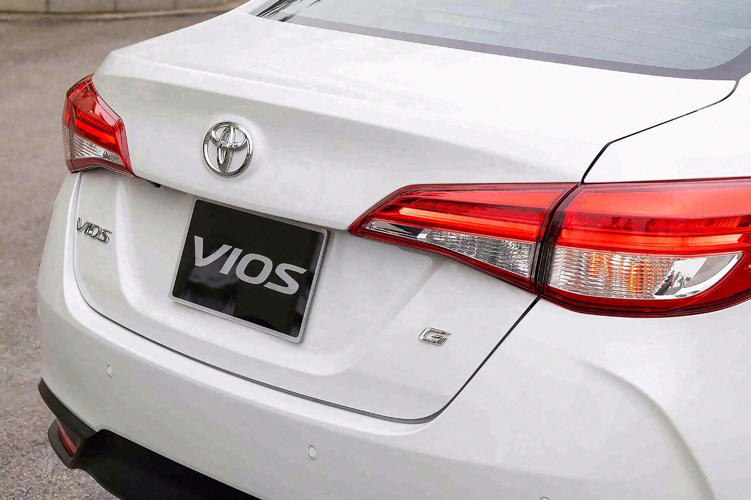 Giá xe Toyota Vios 2026: Niêm yết, Lăn bánh & Ưu đãi mới nhất