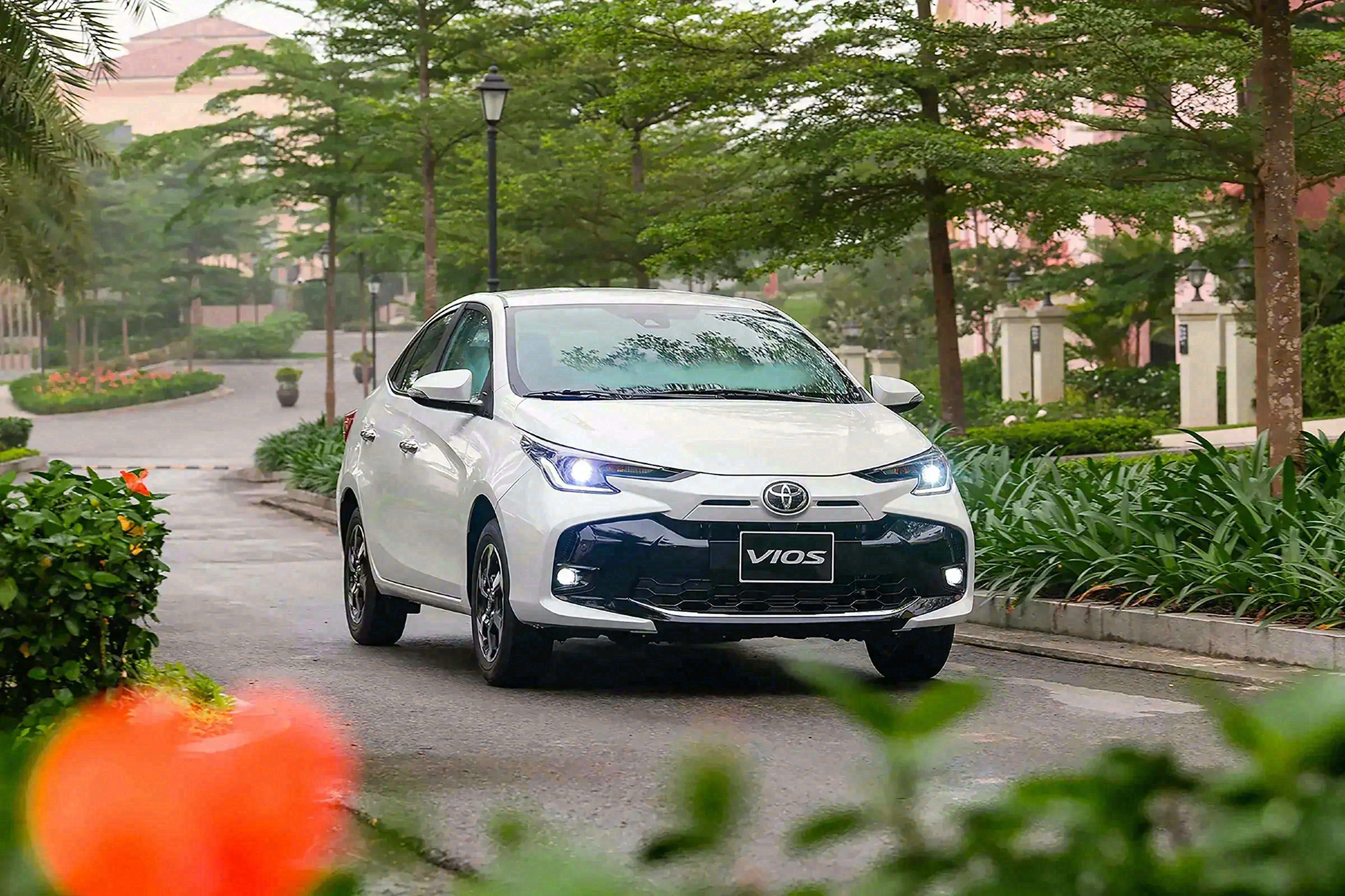 Giá xe Toyota Vios 2026: Niêm yết, Lăn bánh & Ưu đãi mới nhất