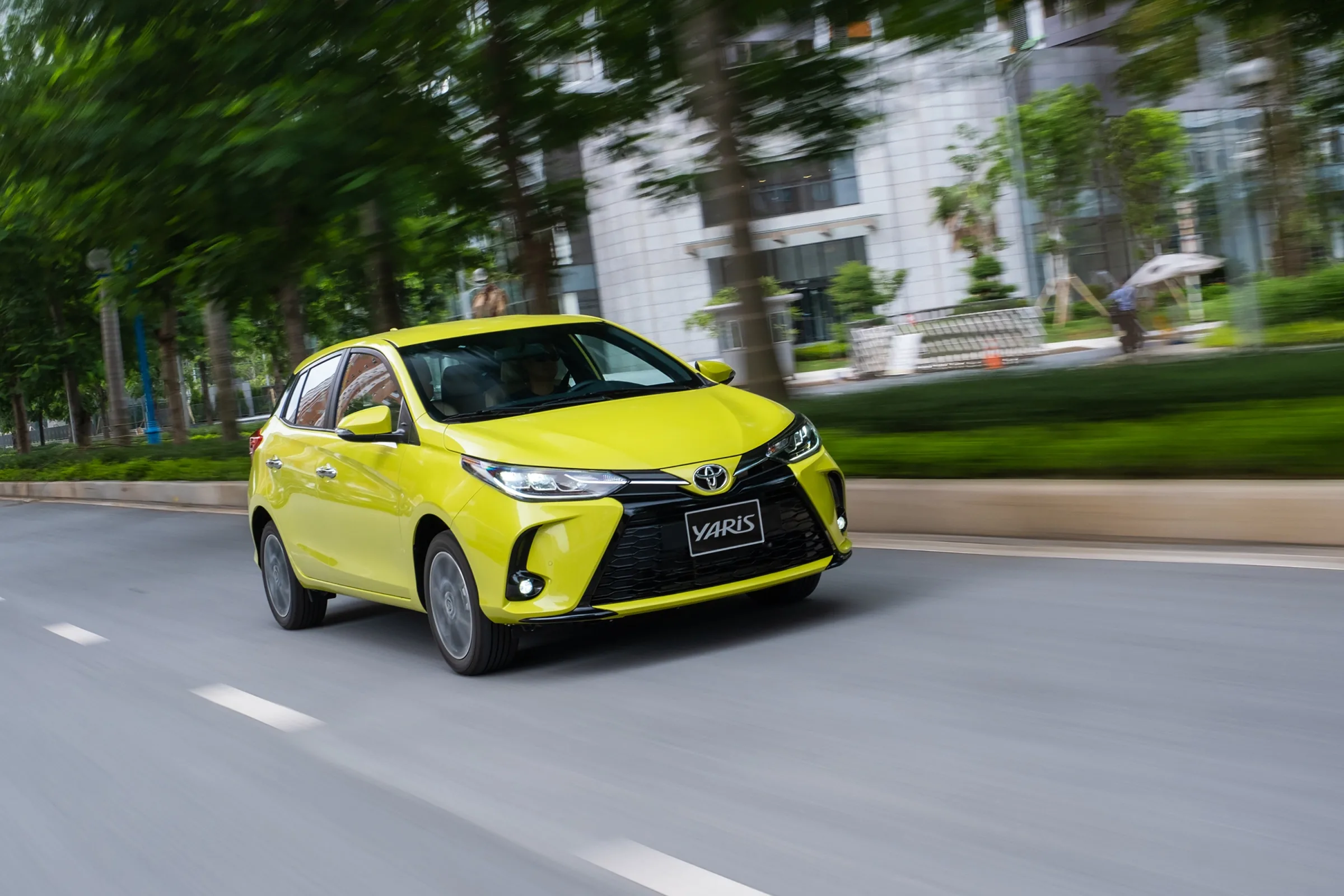 Giá xe Toyota Yaris 2026: Trạng thái phân phối, giá tham khảo và lựa chọn thay thế Yaris Cross