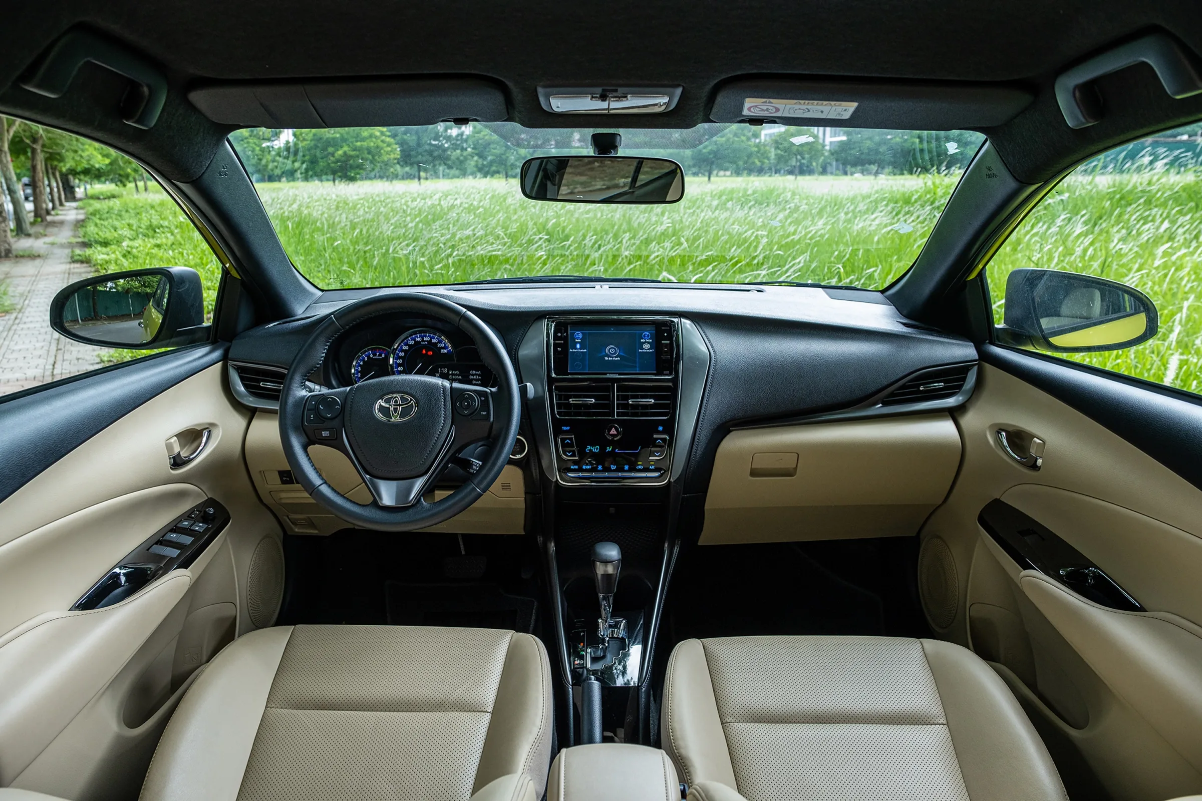 Giá xe Toyota Yaris 2026: Trạng thái phân phối, giá tham khảo và lựa chọn thay thế Yaris Cross
