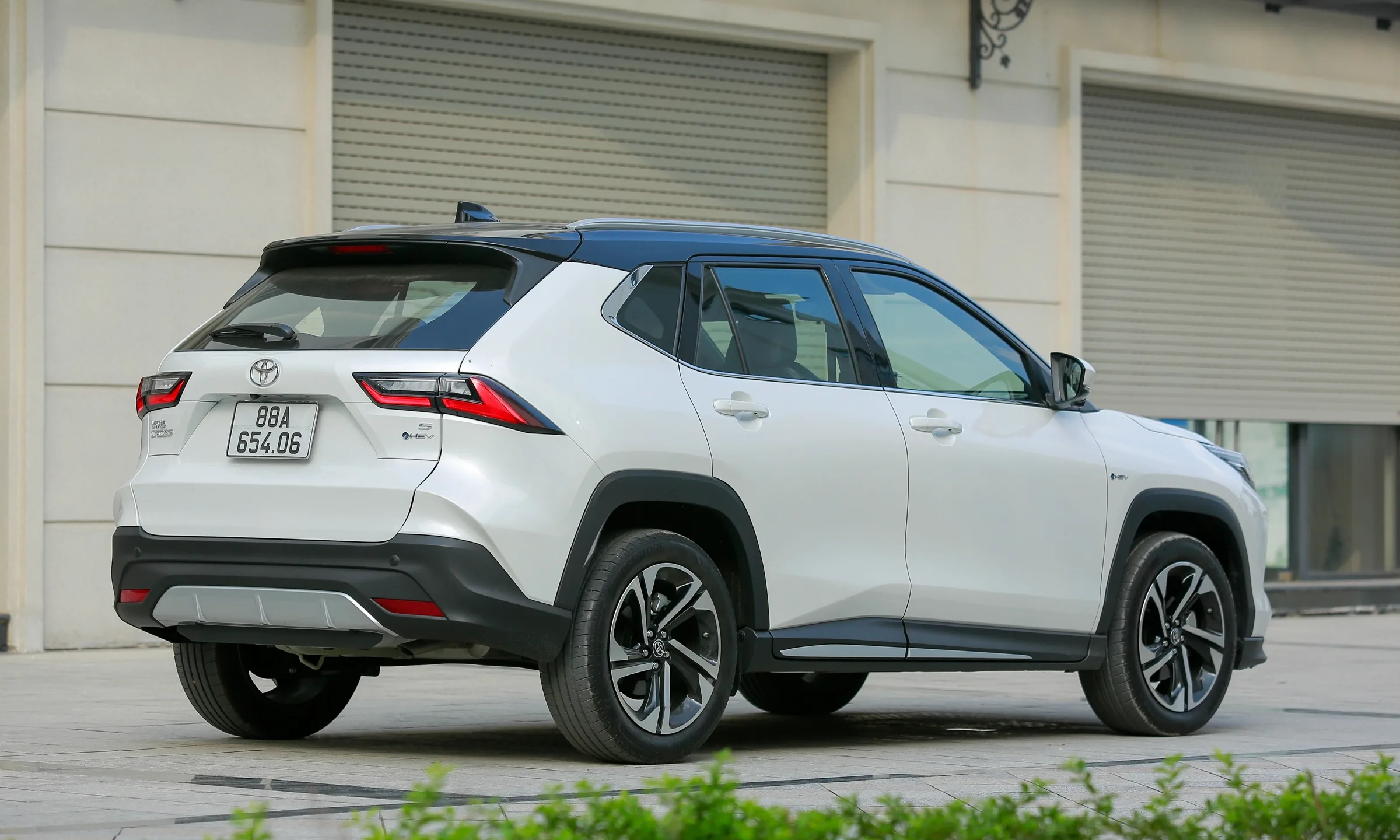 Giá xe Toyota Yaris Cross 2026: Bảng giá niêm yết, lăn bánh và ưu đãi mới nhất