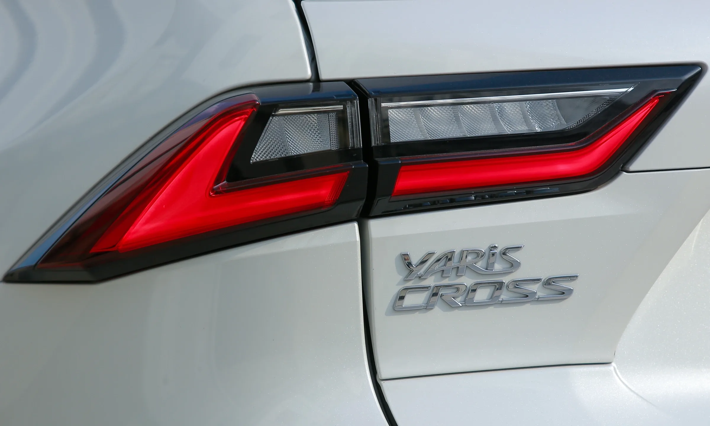 Giá xe Toyota Yaris Cross 2026: Bảng giá niêm yết, lăn bánh và ưu đãi mới nhất