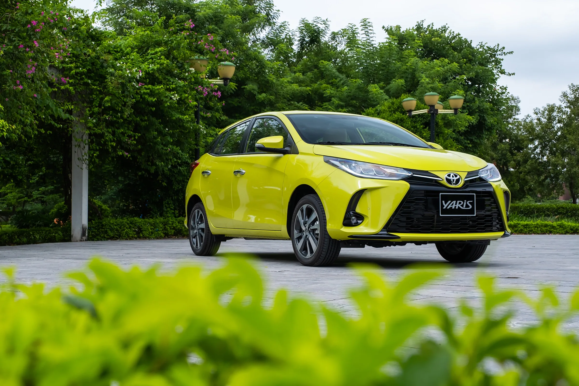 Giá xe Toyota Yaris 2026: Trạng thái phân phối, giá tham khảo và lựa chọn thay thế Yaris Cross