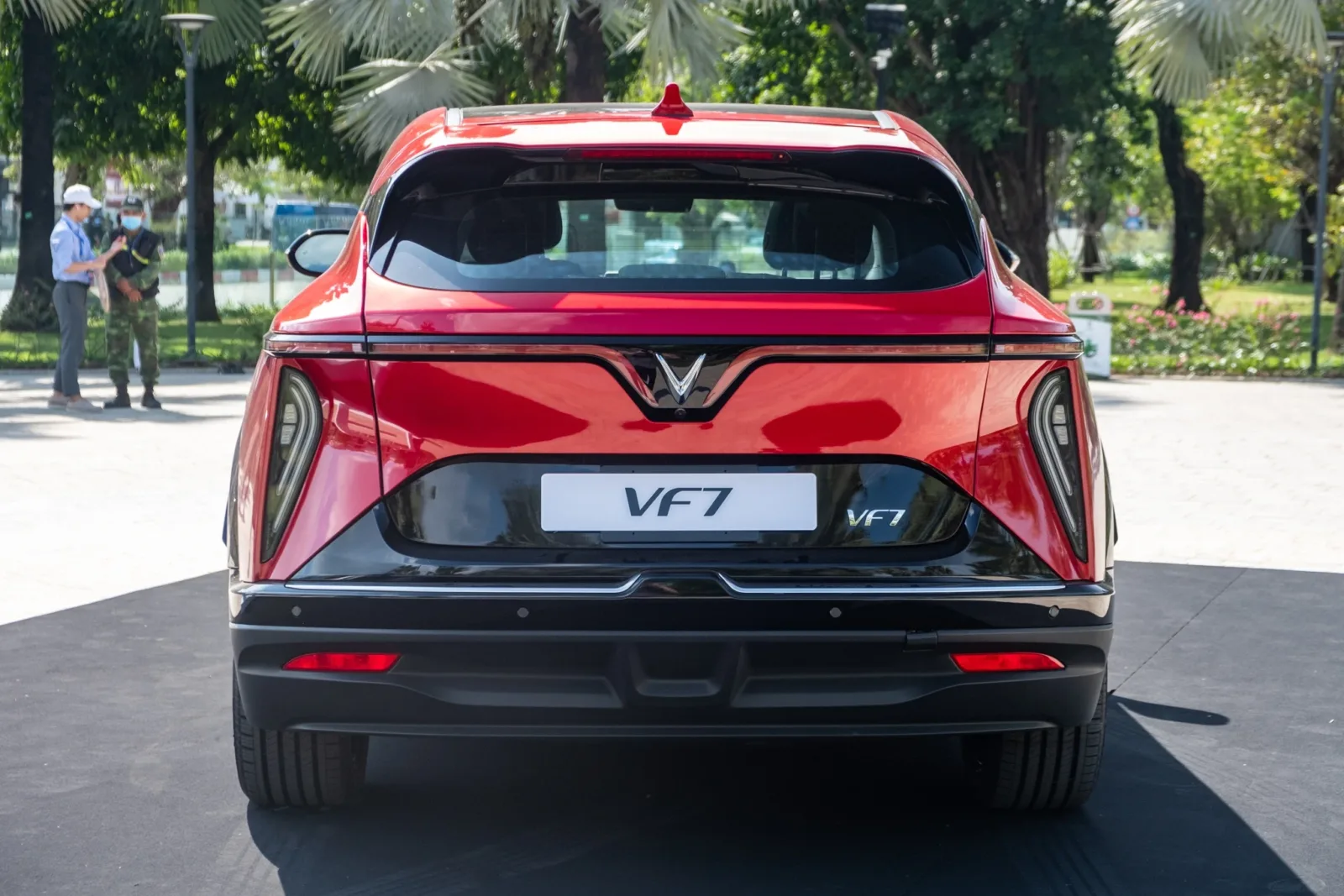 Giá xe VinFast VF 7 mới nhất 30/05/2026