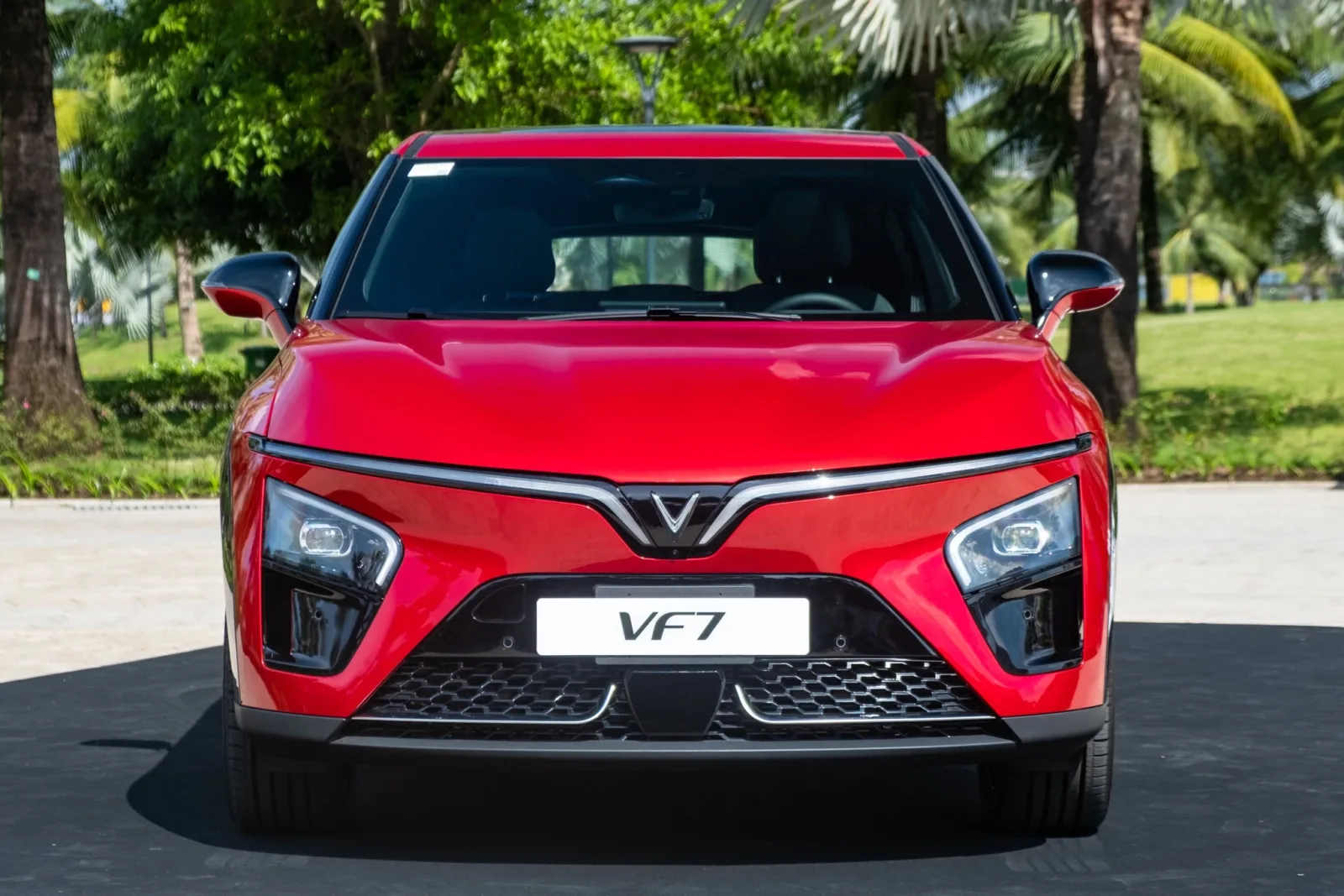 Giá xe VinFast VF 7 mới nhất 30/05/2026