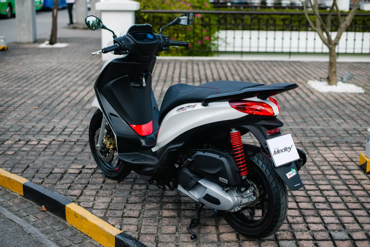 Giá xe Piaggio Medley